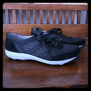 Dansco Hayes Suede Black Sneaker